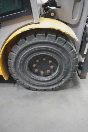 永恒力四轮前叉车