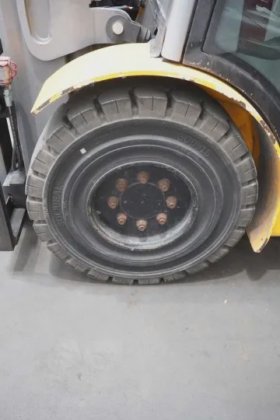 永恒力四轮前叉车