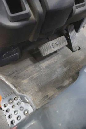 丰田三轮前装载机