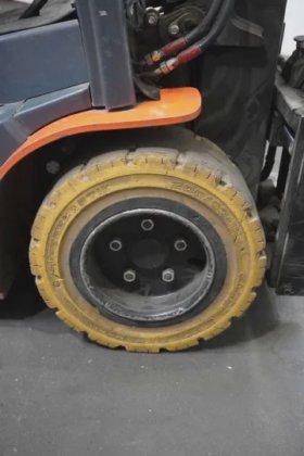 丰田三轮前装载机