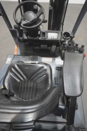 丰田三轮前装载机