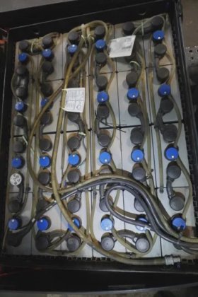 丰田三轮前装载机