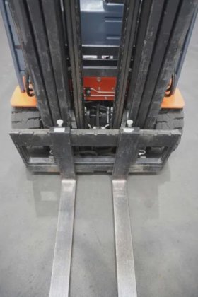 丰田三轮前装载机