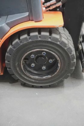 丰田三轮前装载机