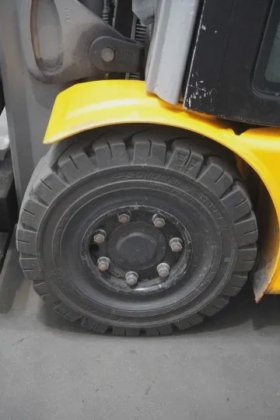 永恒力四轮前叉车