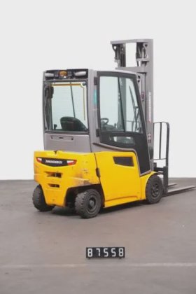 永恒力四轮前叉车