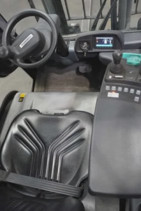 永恒力四轮前叉车