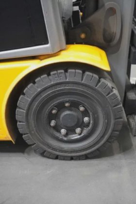 永恒力四轮前叉车