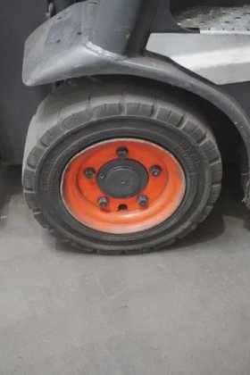 林德三轮前叉车