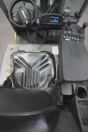 永恒力三轮前叉车