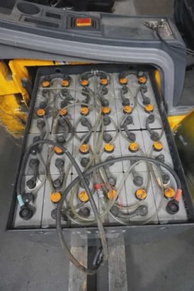 永恒力三轮前叉车