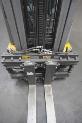 永恒力三轮前叉车