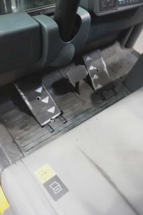 永恒力三轮前叉车