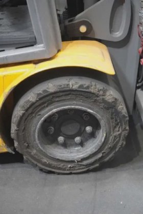 永恒力三轮前叉车