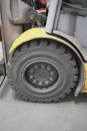 永恒力四轮前叉车