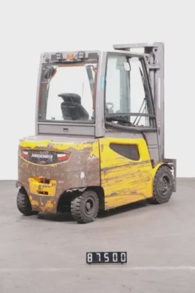 永恒力四轮前叉车