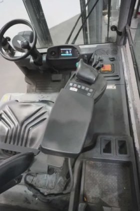 永恒力四轮前叉车