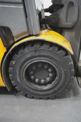 永恒力四轮前叉车