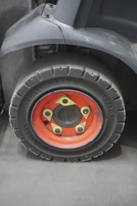 林德四轮前叉车