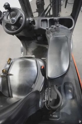 林德四轮前叉车