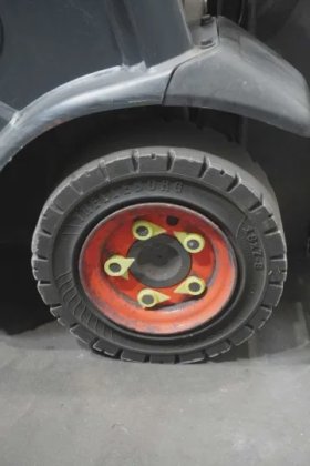 林德四轮前叉车