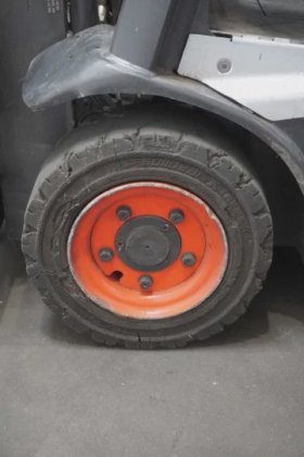 林德三轮前叉车