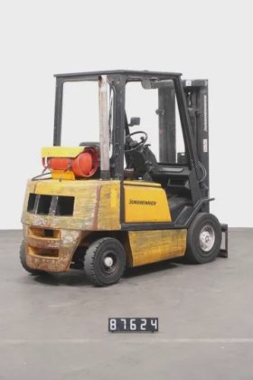 永恒力四轮前叉车