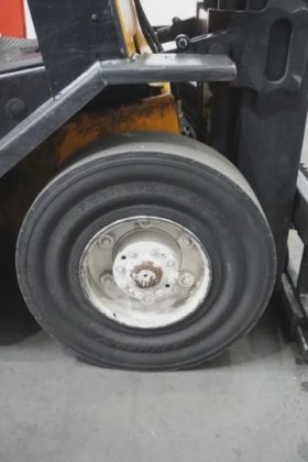 永恒力四轮前叉车