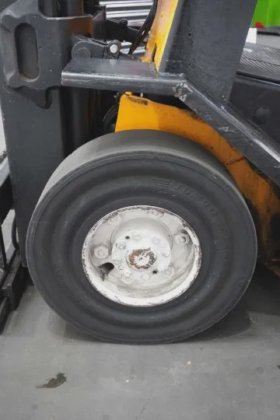 永恒力四轮前叉车