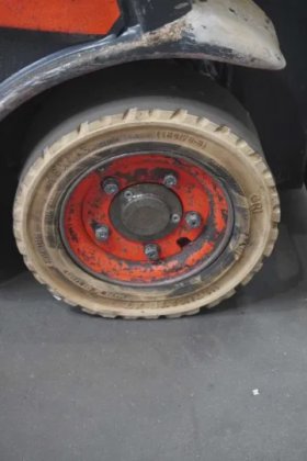 林德四轮前叉车