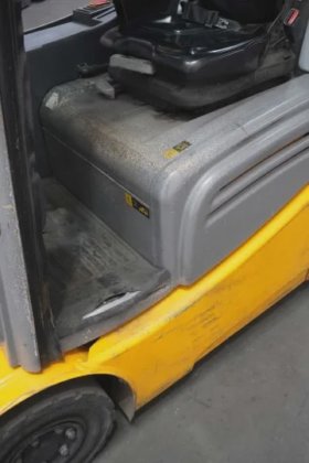 永恒力三轮前叉车