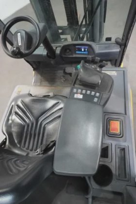 永恒力三轮前叉车