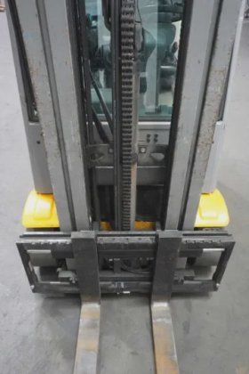 永恒力三轮前叉车