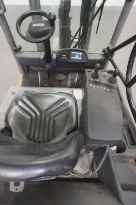 永恒力三轮前叉车