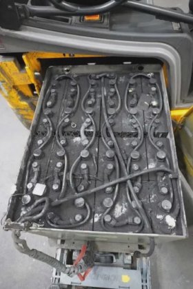 永恒力三轮前叉车