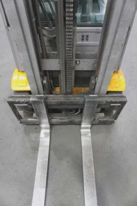 永恒力三轮前叉车