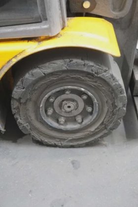 永恒力三轮前叉车