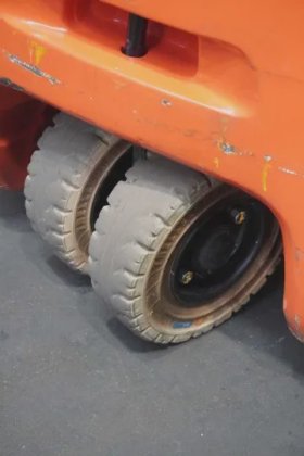 丰田三轮前装载机