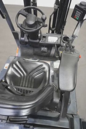 丰田三轮前装载机