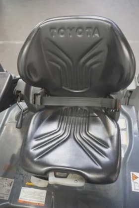 丰田三轮前装载机