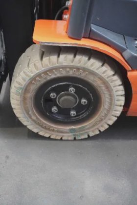 丰田三轮前装载机