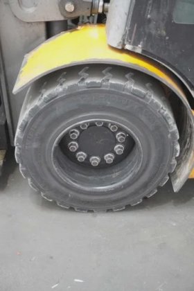 永恒力四轮前叉车