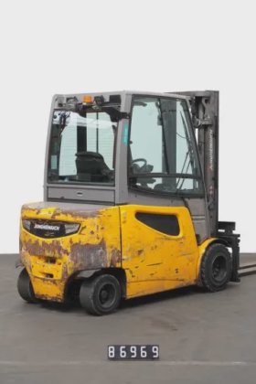 永恒力四轮前叉车