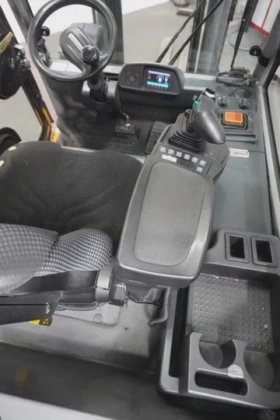 永恒力四轮前叉车