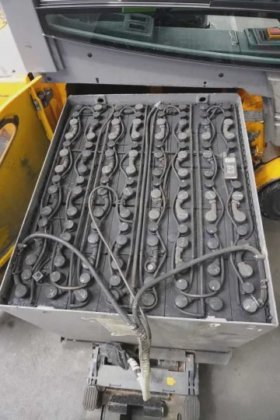 永恒力四轮前叉车