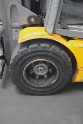 永恒力四轮前叉车