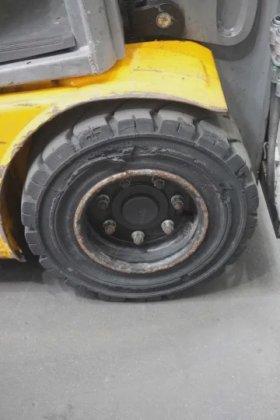 永恒力四轮前叉车