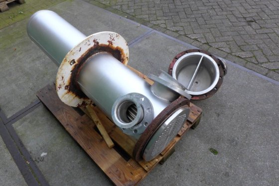 Shell and tube heat exchanger