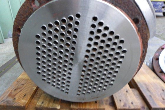 Shell and tube heat exchanger