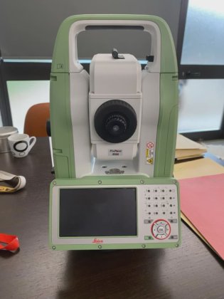 Leica TS10 5' R500 in Paris, Île-de-France, France